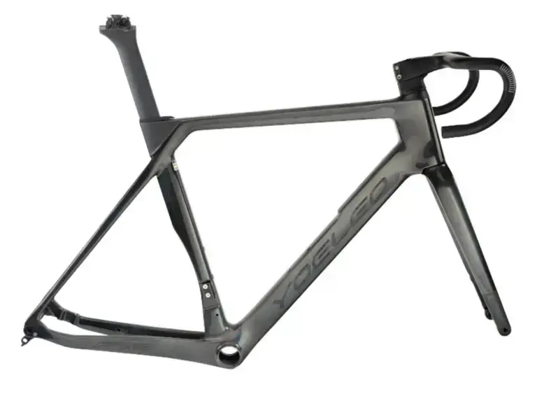 Yoeleo R12 DB fotografata nella configurazione ufficiale