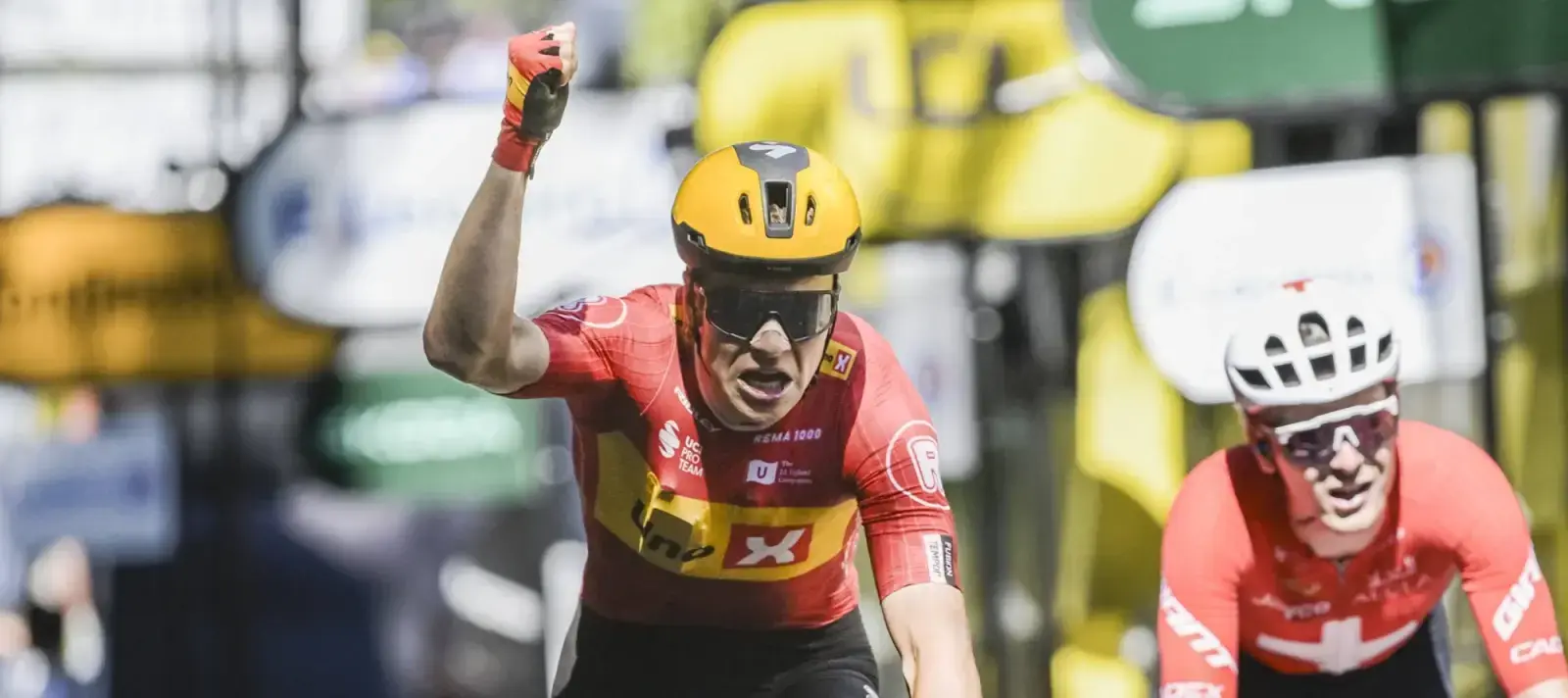 Jonas Abrahamsen festeggia a Tolosa al Tour de France 2025, foto d’archivio
