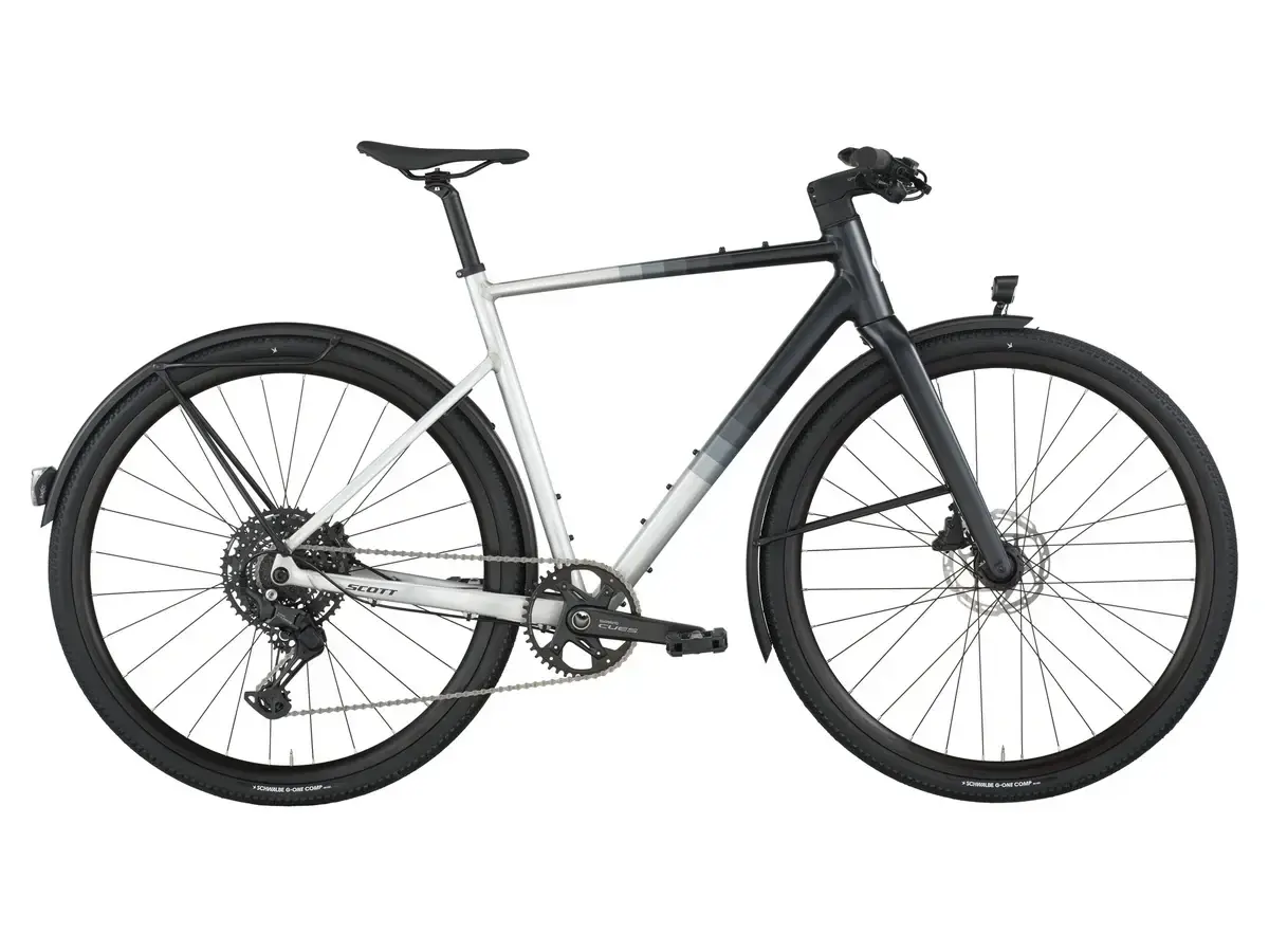 Scott Metrix 20 EQ 2026 con cerchi Alex Race 25 Disc, mozzo dinamo anteriore e parafanghi