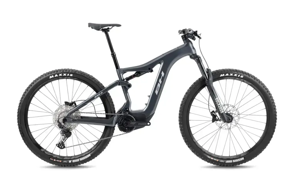BH ATOMX LYNX 8.2 ER825 NBN con montaggio OEM Race Face Ar 30 TR