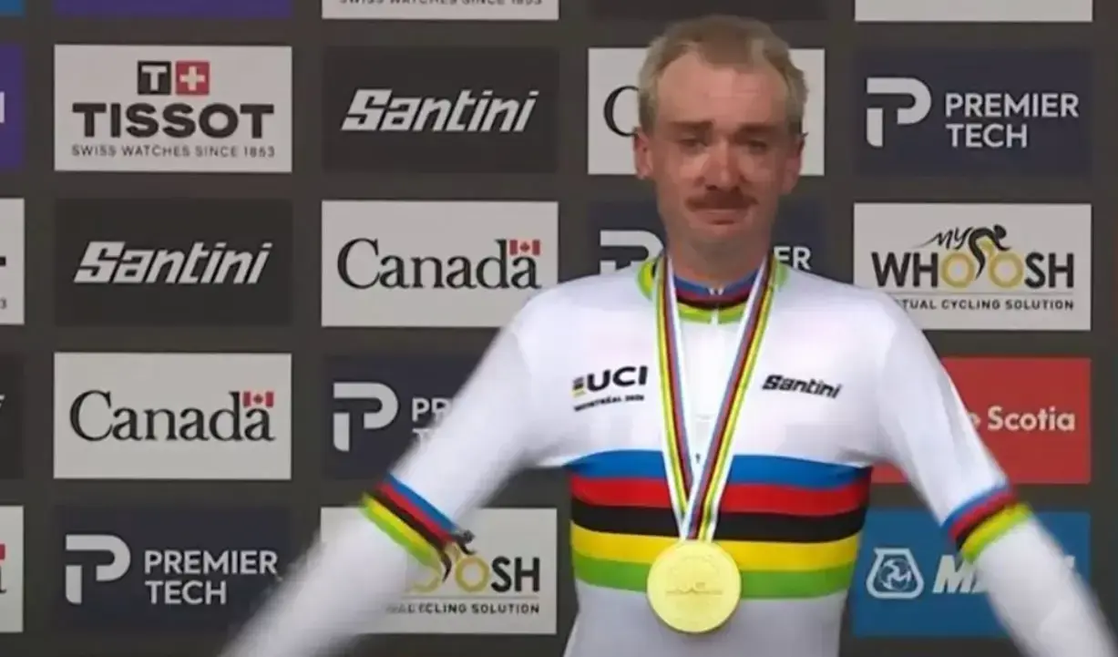 Brandon McNulty con la maglia iridata e la medaglia: foto archivio Mondiali diffusa da GS Emilia