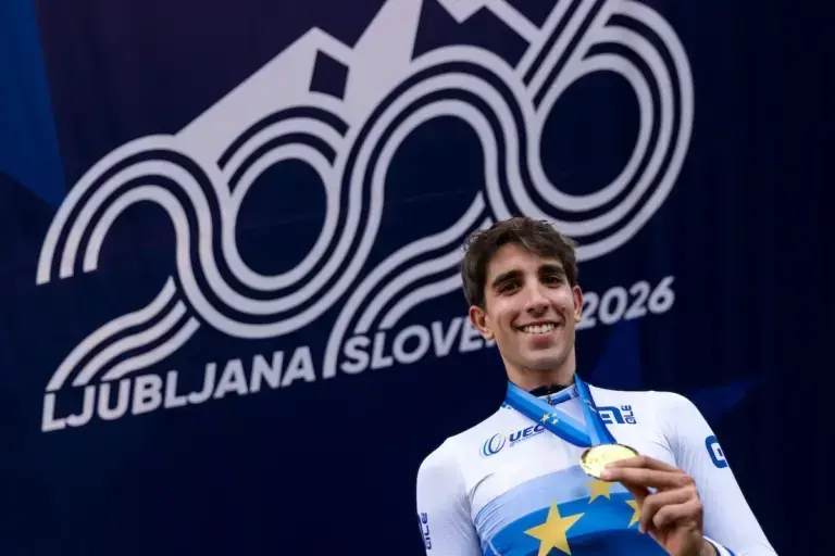 Héctor Álvarez con la medaglia d’oro agli Europei Under 23 del 2 ottobre 2026