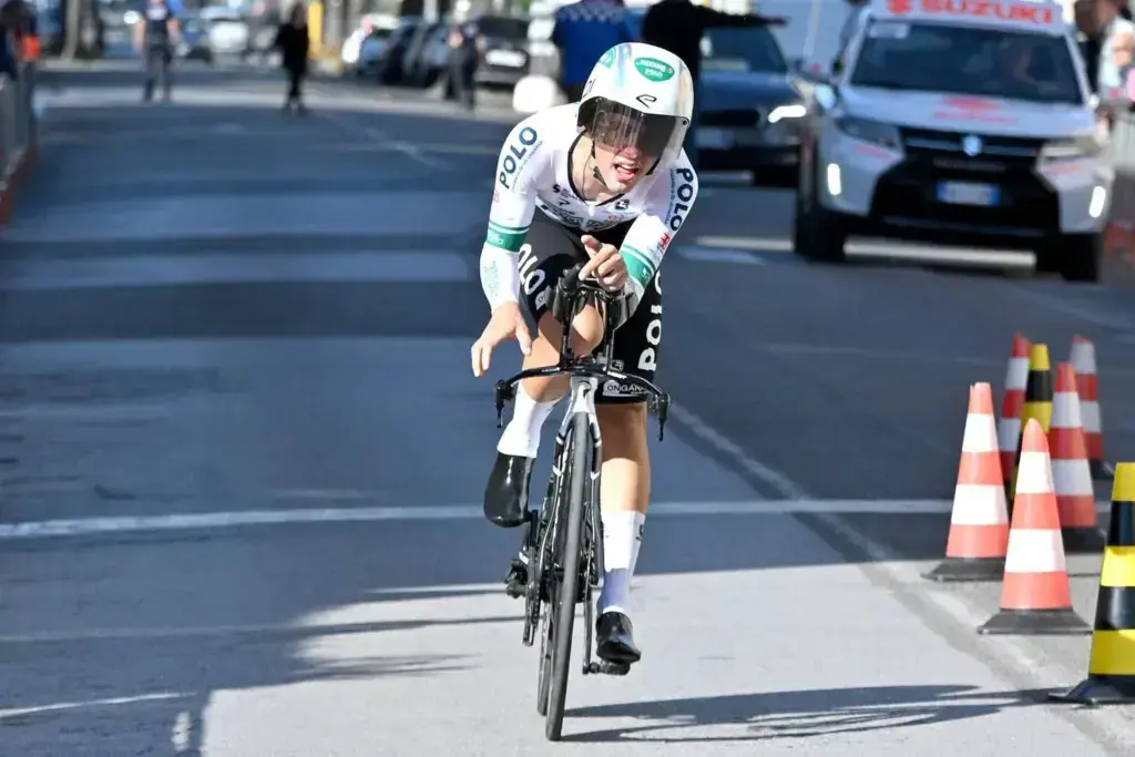 Samuele Alari durante la cronometro della Coppa del Mobilio 2026 a Ponsacco
