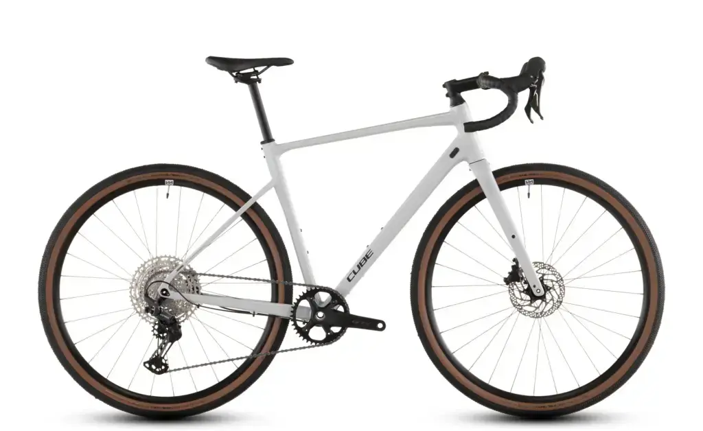 Cube Nuroad EX 129400 con ruote Newmen Performance X.R.25 montate