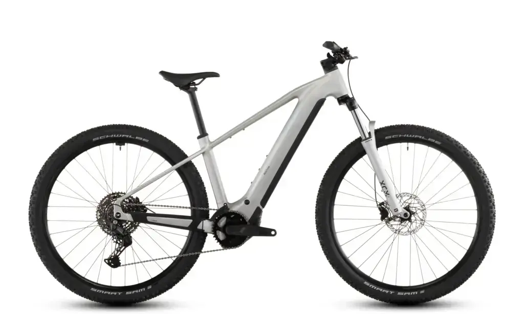 Cube Reaction Hybrid ONE 600 108140 sleekgrey e prism, bici completa con ruote ACID Pro 30 di serie
