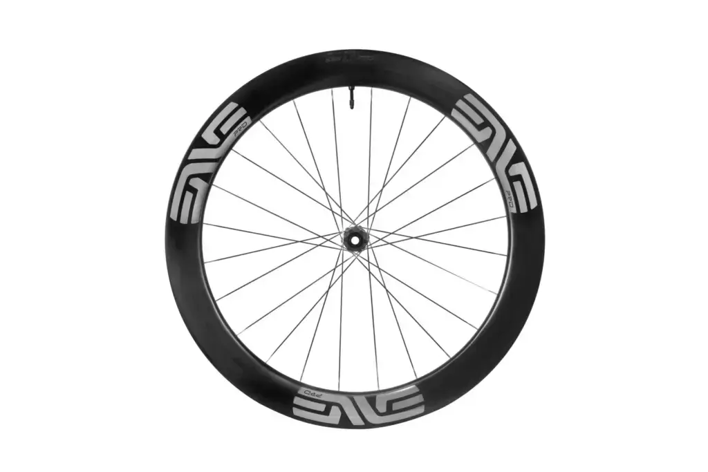 Ruota anteriore ENVE SES 6.7 PRO da strada, profilo 59 mm e grafiche argento