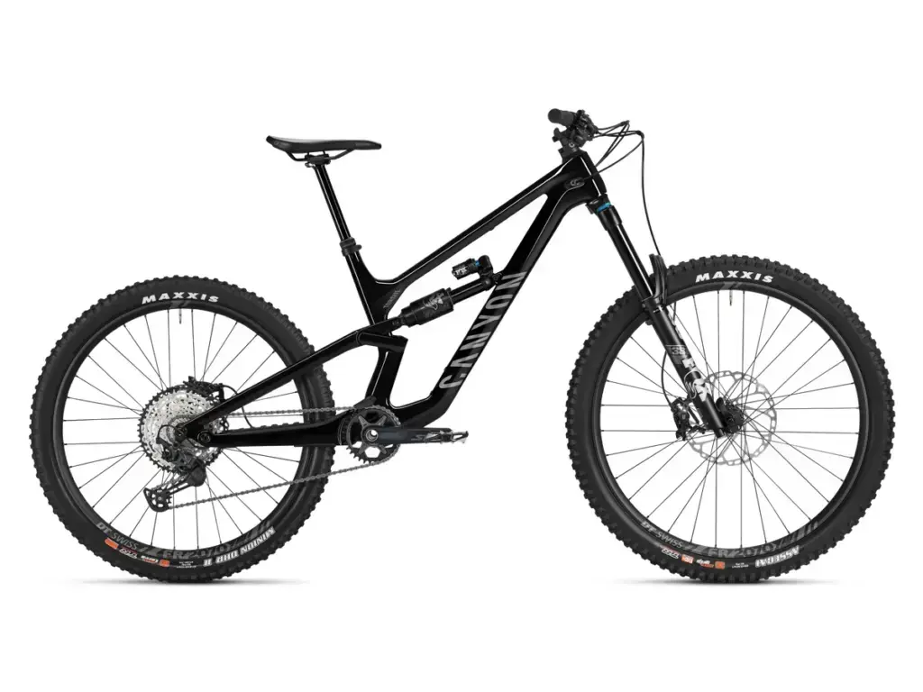 Canyon Torque CF 8 modello 3980 con ruote DT Swiss FR2070, anteriore da 29 e posteriore da 27,5 pollici