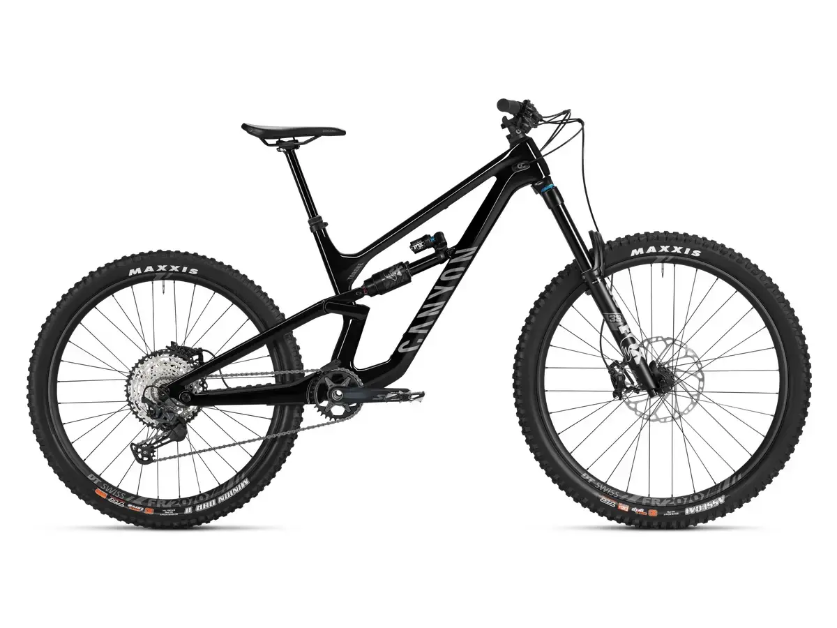 Canyon Torque CF 8 modello 3980 con ruote DT Swiss FR2070, anteriore da 29 e posteriore da 27,5 pollici