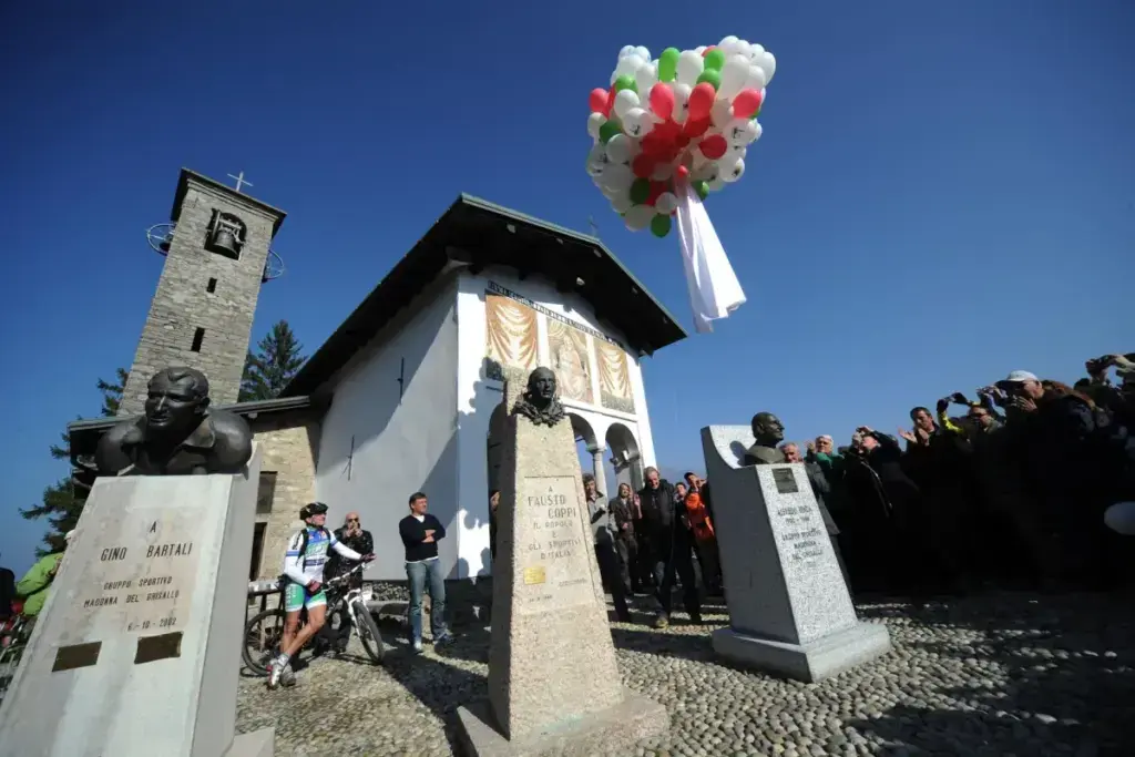 Santuario della Madonna del Ghisallo e monumenti ai campioni del ciclismo, foto di archivio ufficiale