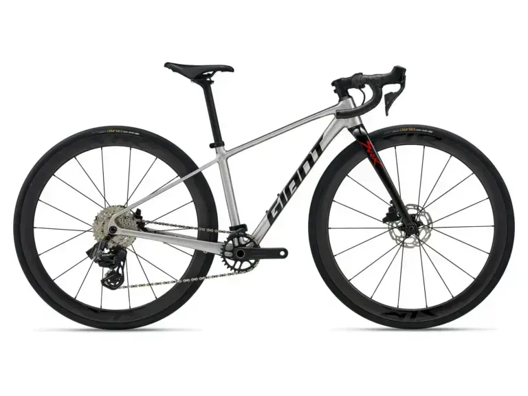Giant Seek 1 2026 Raw Aluminum, bici da corsa junior con ruote 650B
