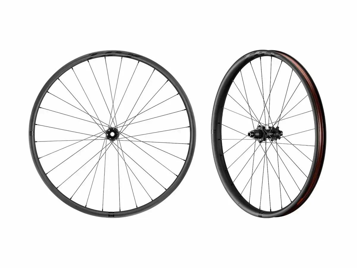Ruota anteriore Giant TRX HD in due viste, immagine ufficiale Giant
