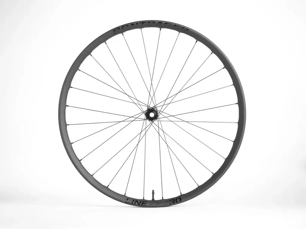 Bontrager Line Pro 30 anteriore aftermarket nel packshot ufficiale Trek