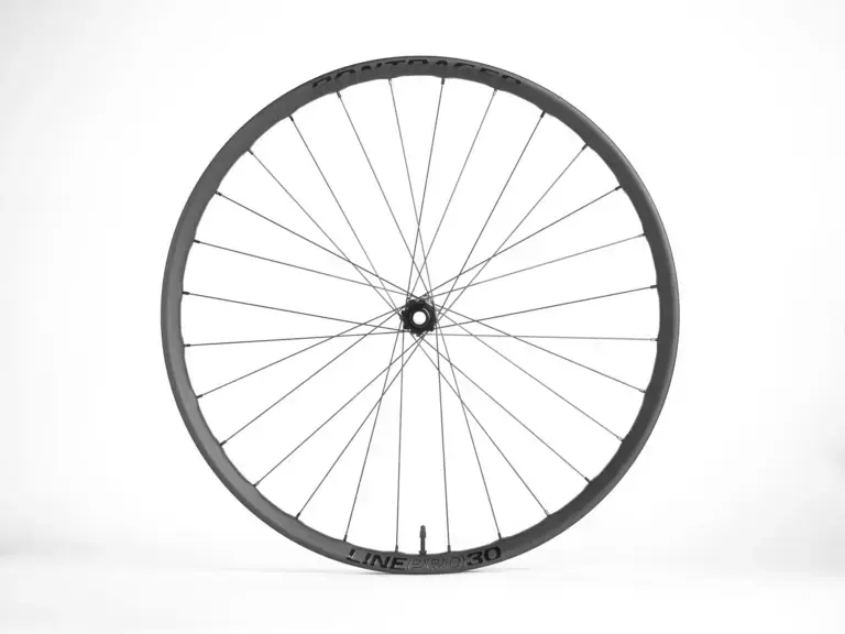 Bontrager Line Pro 30 anteriore aftermarket nel packshot ufficiale Trek