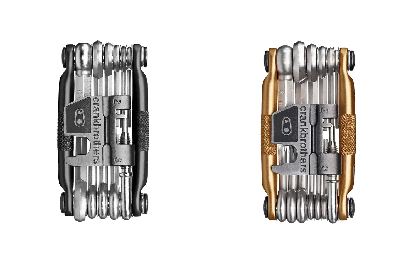 Crankbrothers M17 nero a sinistra e M19 oro a destra. Composizione BiciTalk da foto Crankbrothers; immagini non in scala di misura.