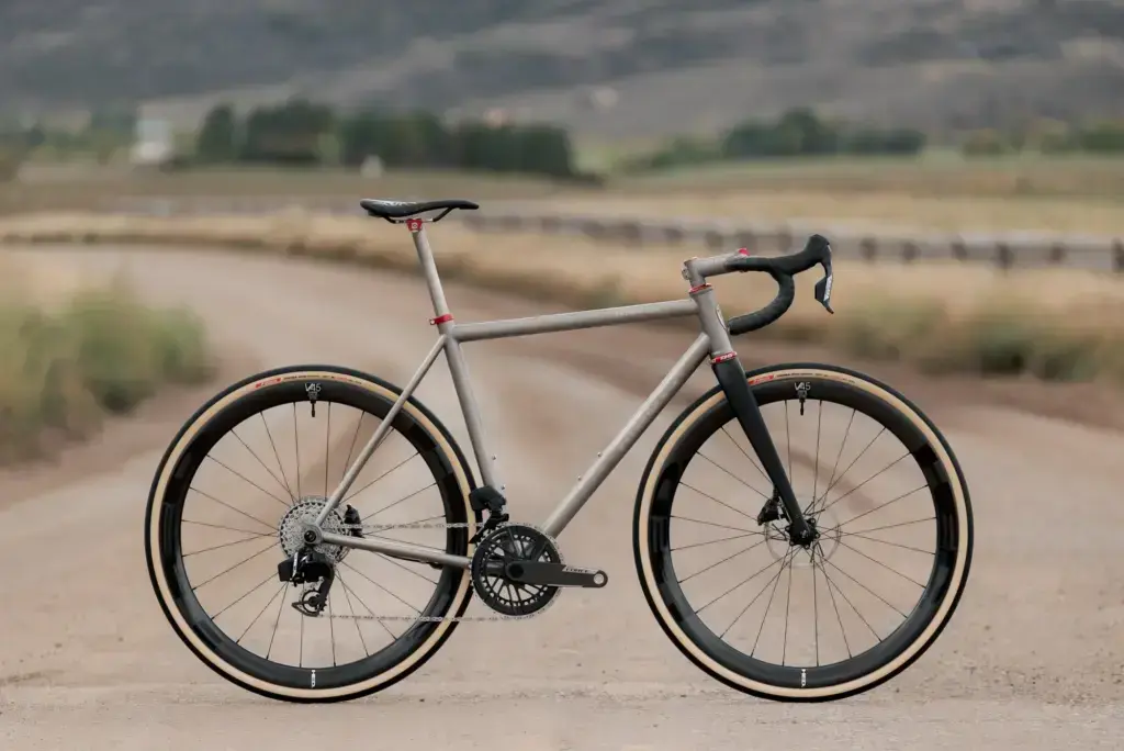 Moots County Line in titanio, bici dimostrativa SRAM Force
