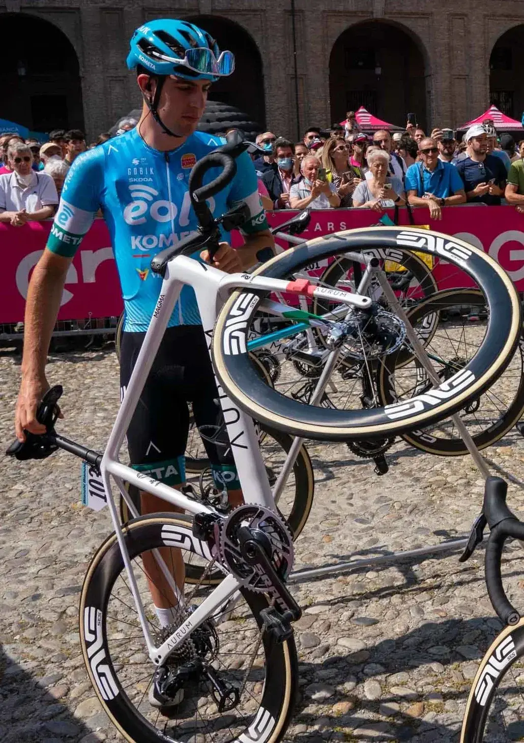 Davide Bais al Giro d’Italia 2022 con la maglia Eolo-Kometa, foto di archivio