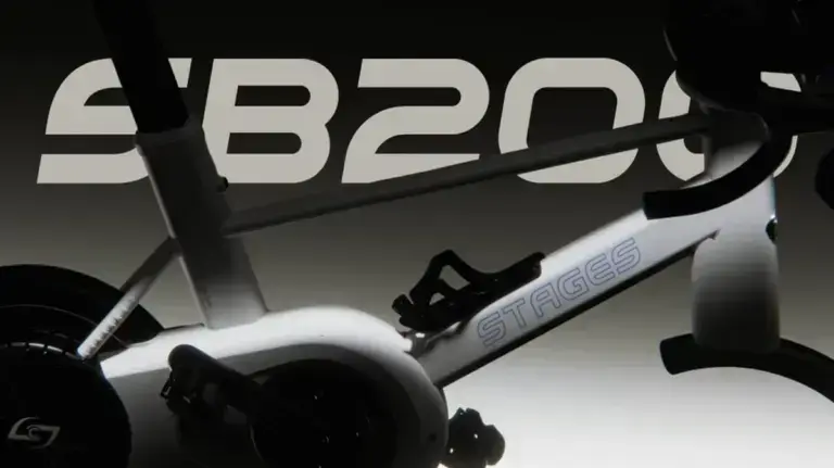 Dettaglio della smart bike Stages SB200 nella miniatura del video ufficiale