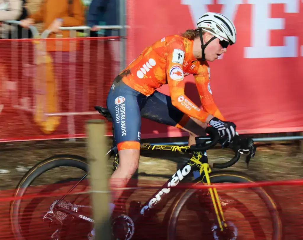 Fem van Empel con la maglia dei Paesi Bassi ai Mondiali di ciclocross 2025, foto di archivio