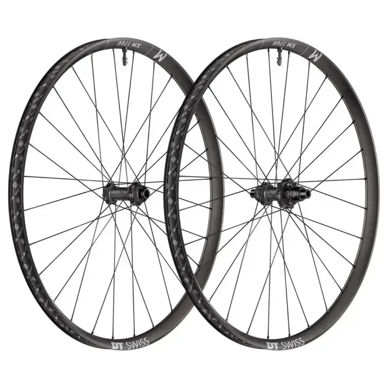 Coppia DT Swiss XM 1700 SPLINE aftermarket attuale, distinta dalla configurazione OEM Mondraker